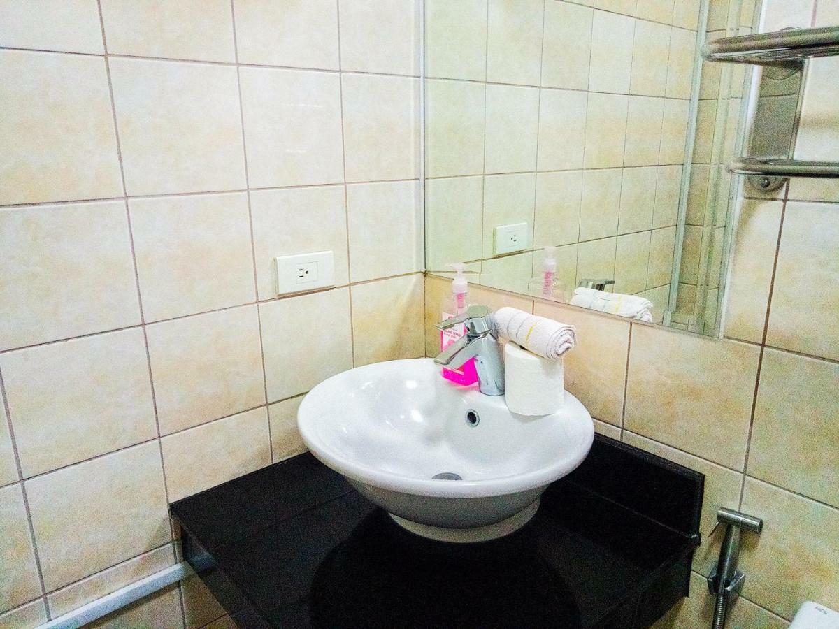 Forbes Area Bgc Taguig Manila Apartment Екстериор снимка