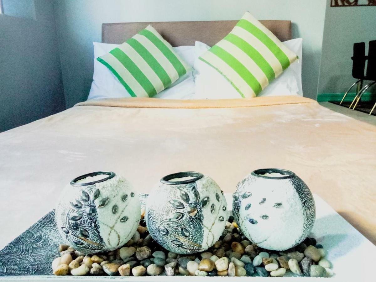 Forbes Area Bgc Taguig Manila Apartment Екстериор снимка